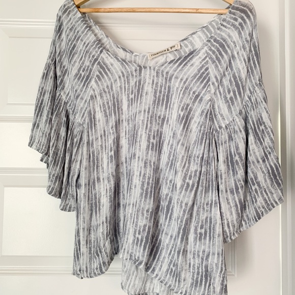 Fourteenth & 9th Gray and White Stripe Off The Shoulder Top Size Medium - Picture 2 of 8